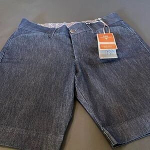 Lee Platinum Label Midrise Bermuda’s.    NWT